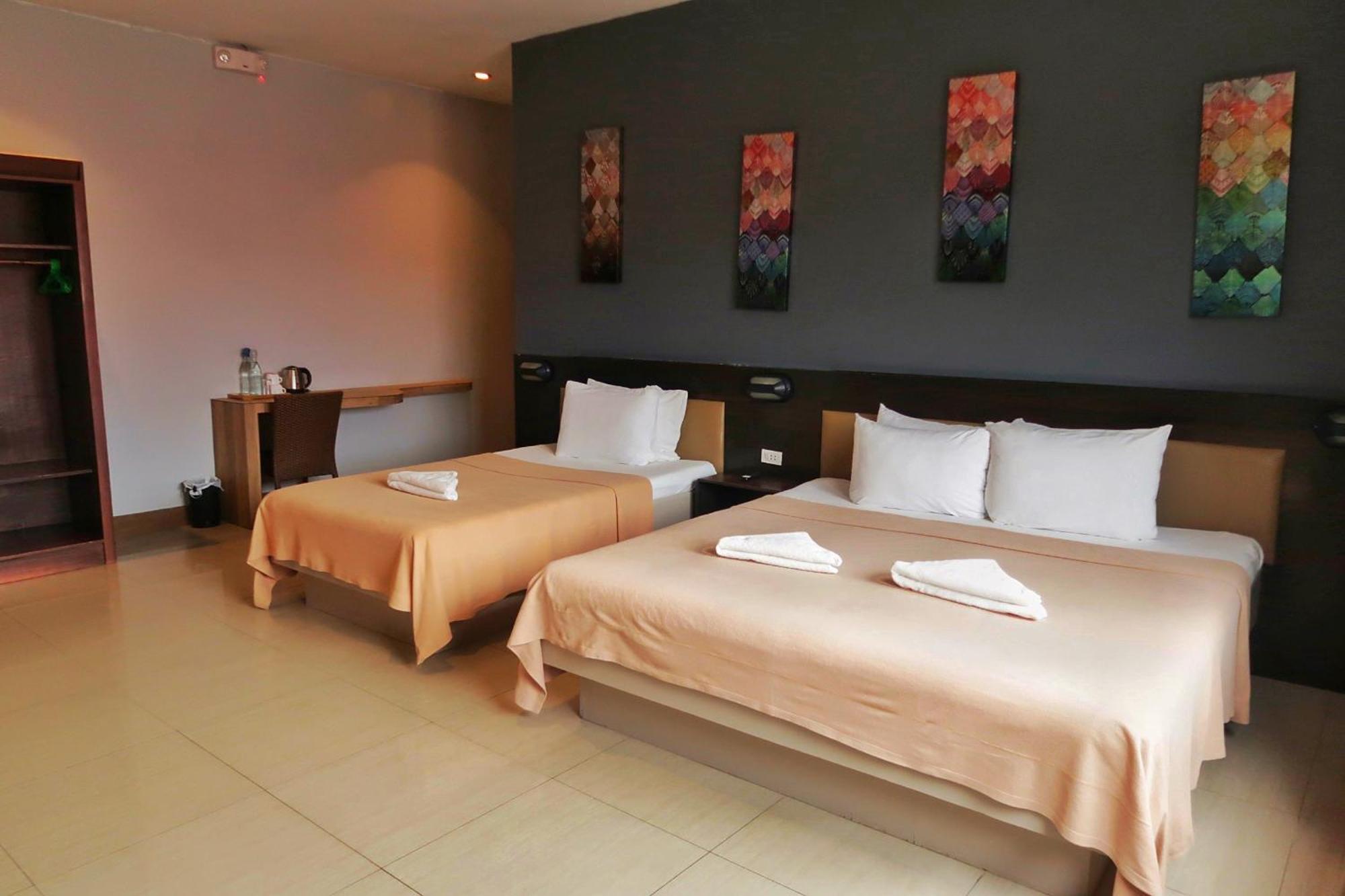 Leux Hotel Alona פנגלאו מראה חיצוני תמונה