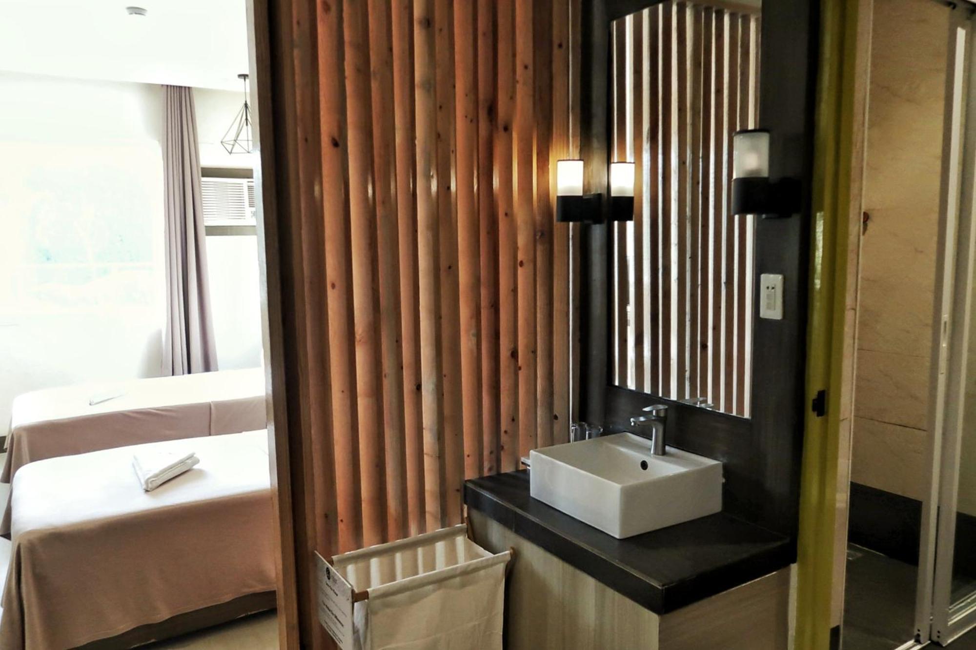 Leux Hotel Alona פנגלאו מראה חיצוני תמונה