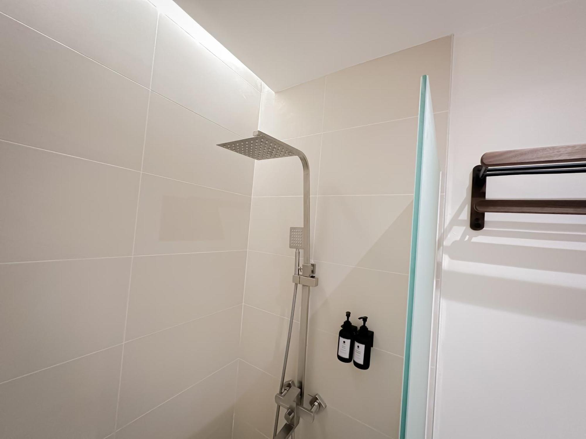 Leux Hotel Alona פנגלאו מראה חיצוני תמונה