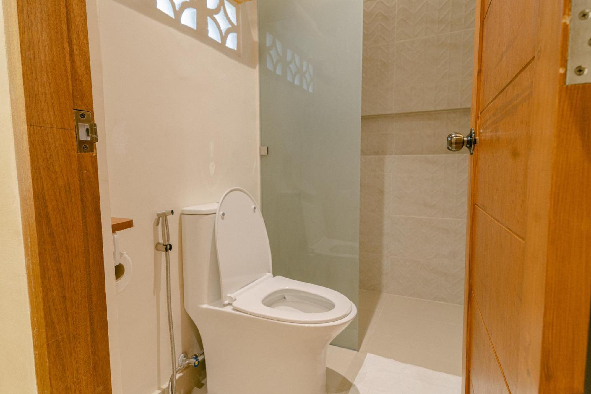 Leux Hotel Alona פנגלאו מראה חיצוני תמונה